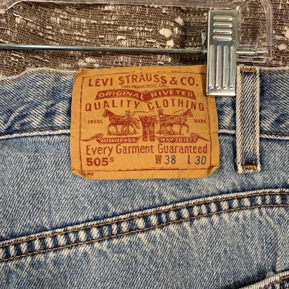 Levi's 505 Regular Fit Straight Leg Light Wash Denim Blue Jeans Men's 38x30‎